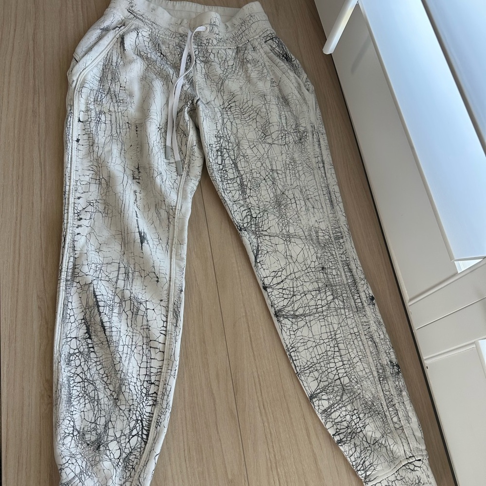 Lululemon Warm down jogger Mid rise size 2